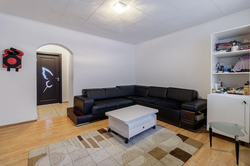 Apartament cu 3 camere semidecomandat, mobilat în Drumul Taberei