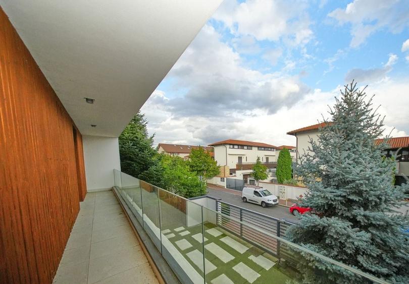 Casă individuală cu 6 camere cu Canalizare în Ultracentral