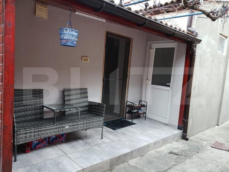 Apartament cu 3 camere semidecomandat, mobilat în Traian