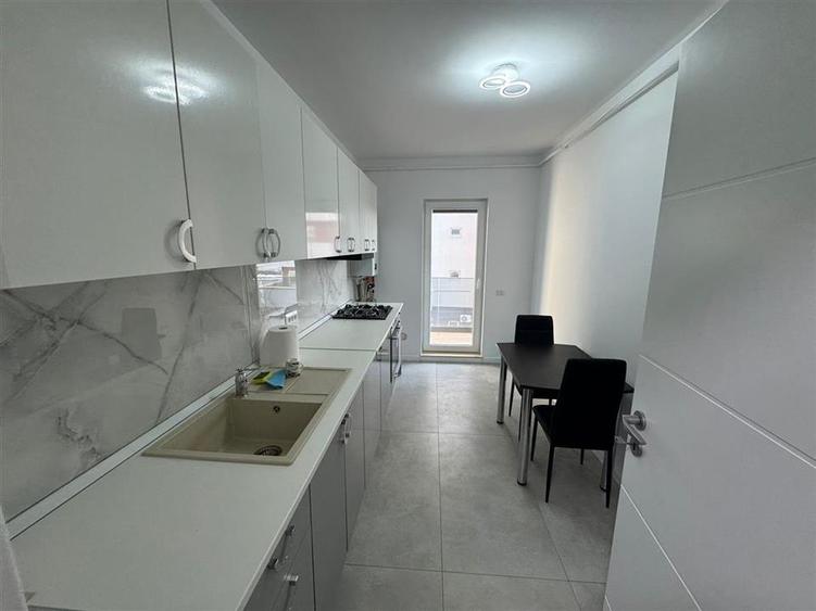Apartament cu 2 camere decomandat, mobilat în Est
