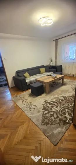 Apartament cu 3 camere semidecomandat în Florilor