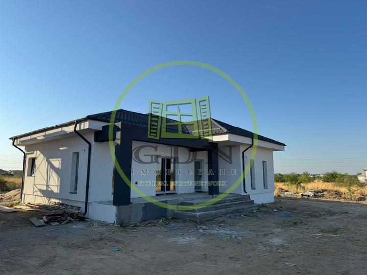 Casă individuală cu 4 camere cu Teren 400 Mp în Malu Mare