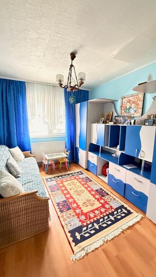 Apartament cu 4 camere decomandat în Central