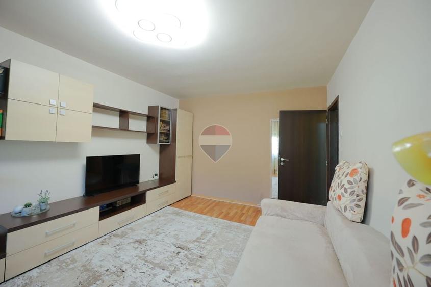 Apartament cu 3 camere decomandat în Rogerius