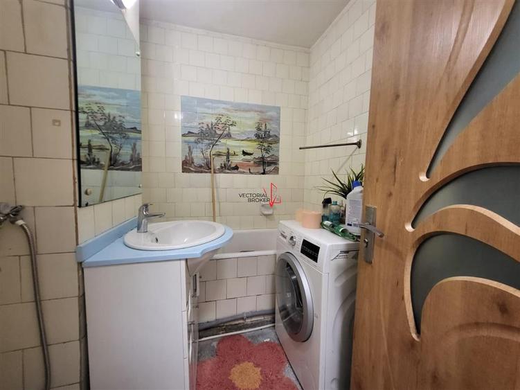 Apartament cu 3 camere decomandat în Titan