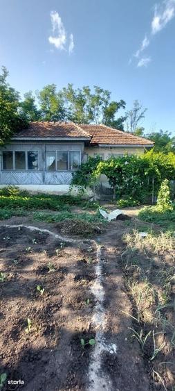 Casă cu 4 camere în Vadu Sorești