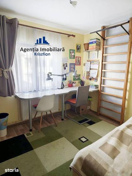 Apartament cu 4 camere decomandat în Burdea