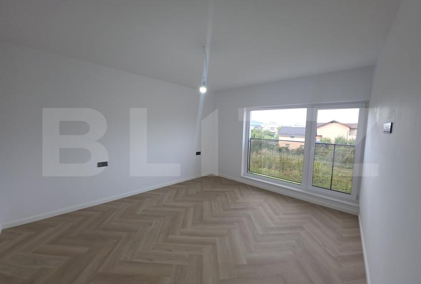 Duplex cu 4 camere cu Canalizare în Industrială