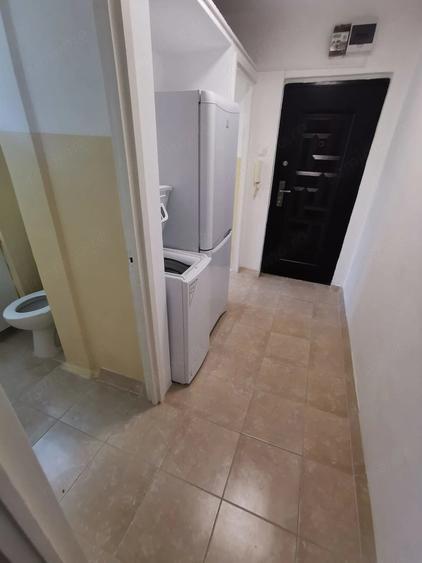 Apartament cu 2 camere semidecomandat în Girocului