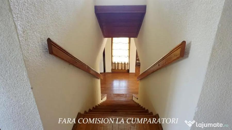 Casă cu 7 camere cu Teren 2328 Mp în Dăești
