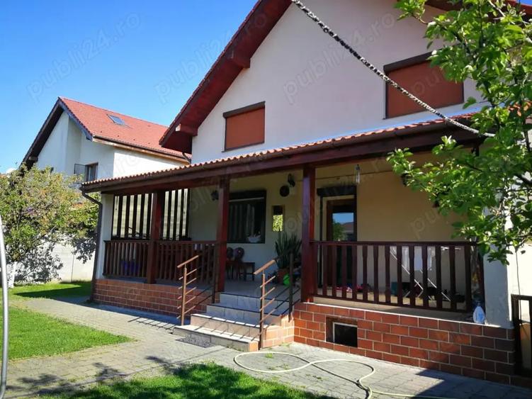 Casă cu 5 camere în Moșnița Nouă