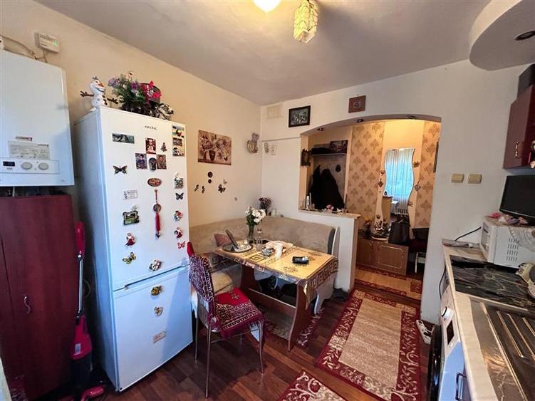 Apartament cu 2 camere semidecomandat în Moroasa 1