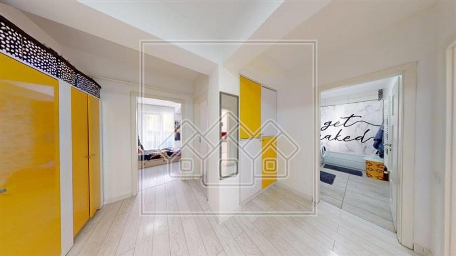 Apartament cu 3 camere decomandat în Turnișor