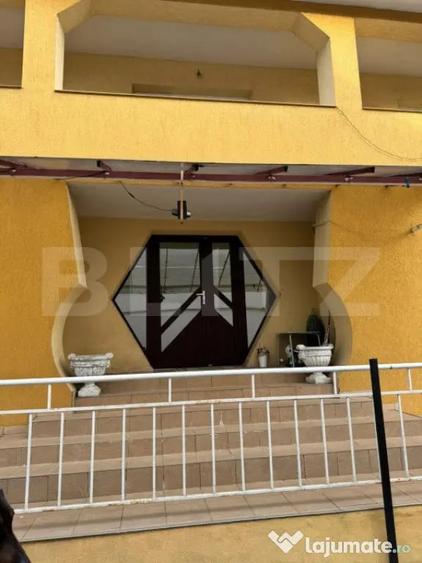 Casă cu 5 camere cu Teren 464 Mp în Unirea