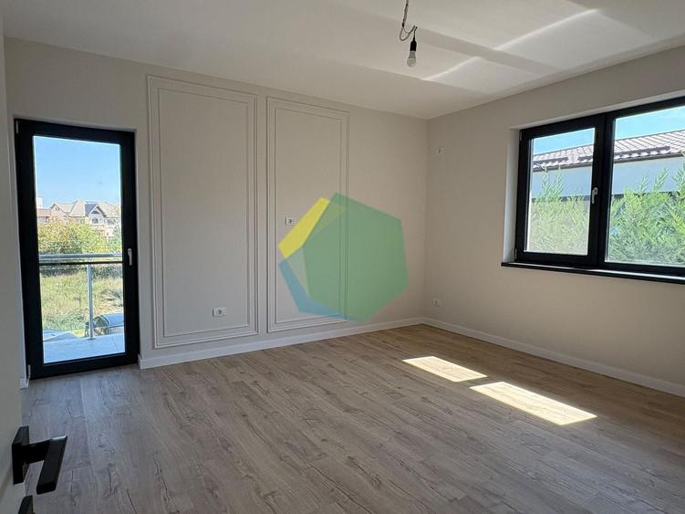 Casă individuală cu 5 camere cu Canalizare în Est