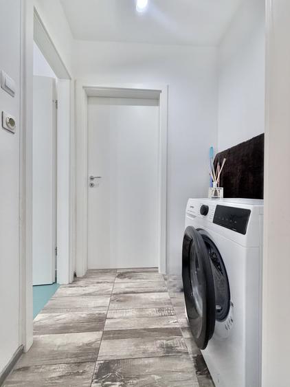 Apartament cu 3 camere semidecomandat, mobilat în Dâmbovița