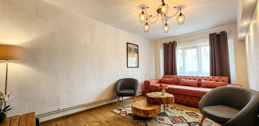 Apartament cu 3 camere decomandat în Central