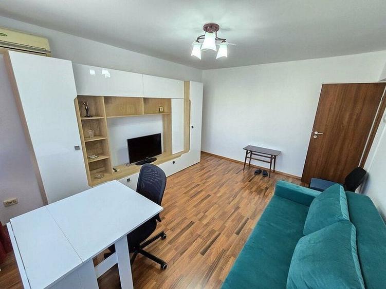 Apartament cu 2 camere decomandat în Cantemir