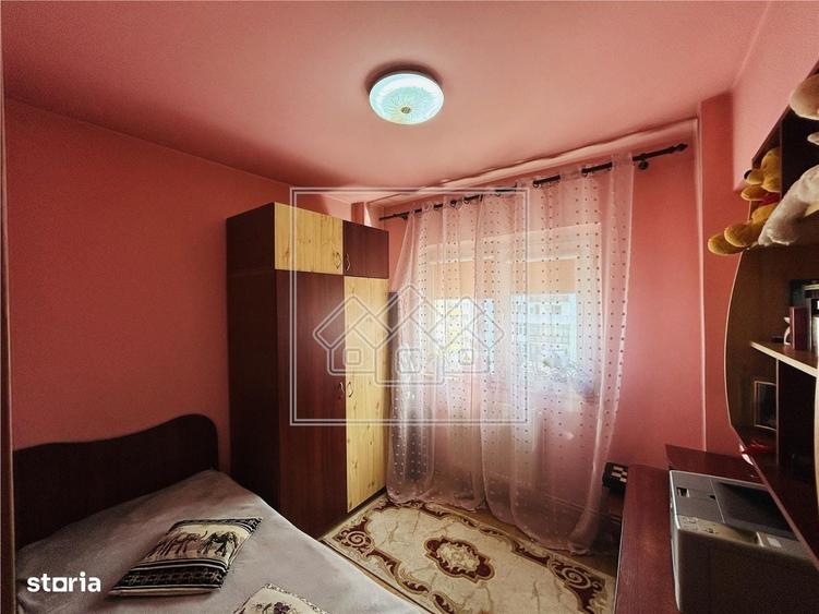 Apartament cu 4 camere decomandat în Șelimbăr