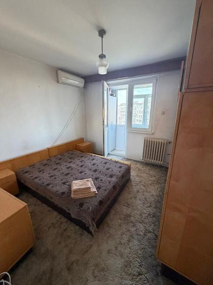 Apartament cu 3 camere semidecomandat, mobilat în Tineretului