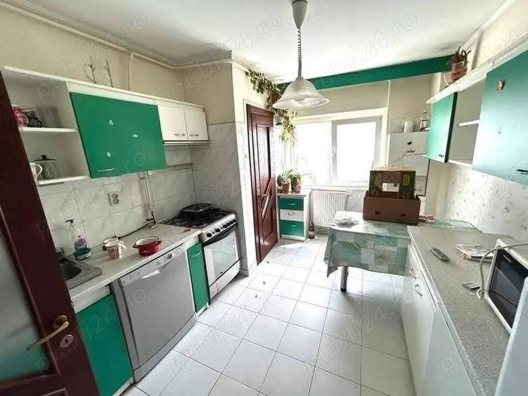 Apartament cu 4 camere decomandat în Central