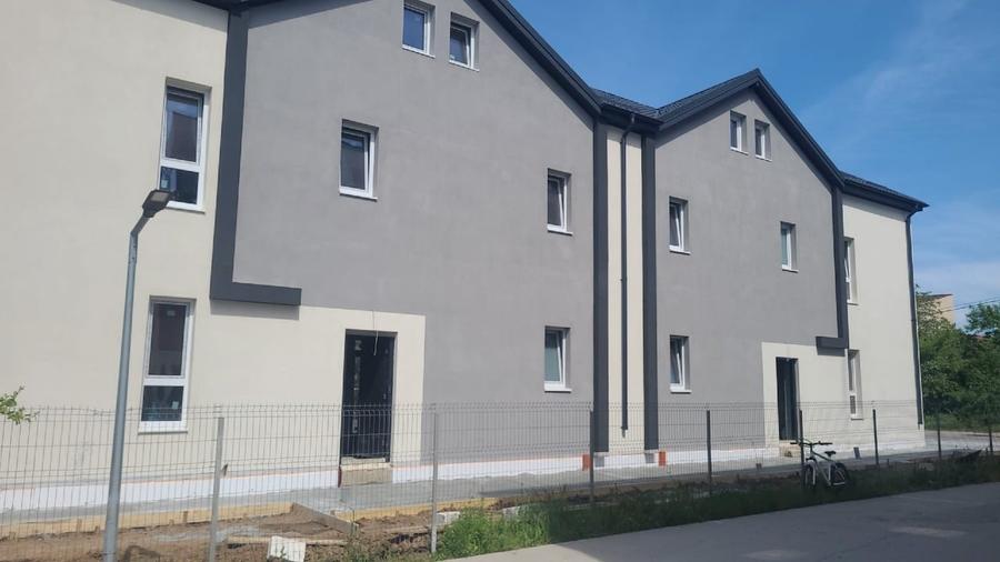 Casă individuală cu 5 camere cu Canalizare în Central