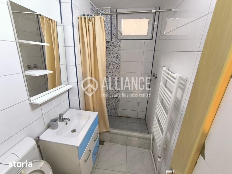 Apartament cu 3 camere semidecomandat, mobilat în Central