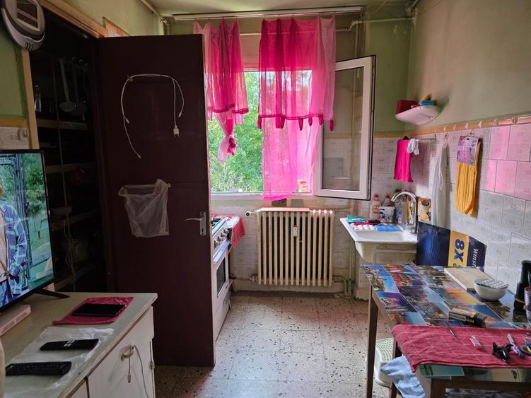 Apartament cu 3 camere semidecomandat în Nicolae Grigorescu