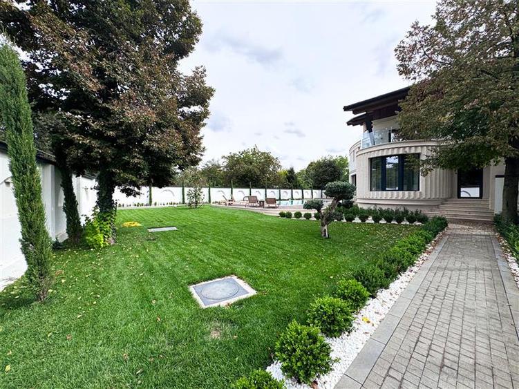 Casă individuală cu 12 camere cu Piscina în Băneasa