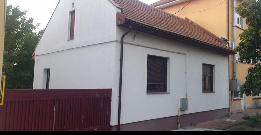 Casă cu 2 camere cu Teren 400 Mp în Pârneava