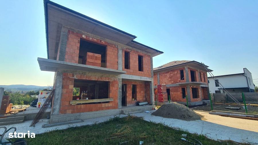 Casă cu 4 camere cu Teren 320 Mp în Central