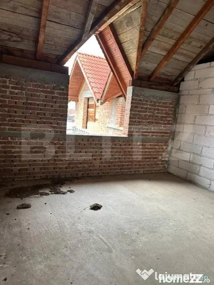 Casă cu 7 camere cu Teren 1400 Mp în Central