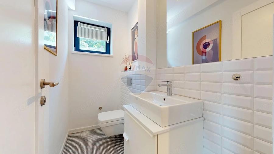 Apartament cu 3 camere semidecomandat în Centrul Istoric