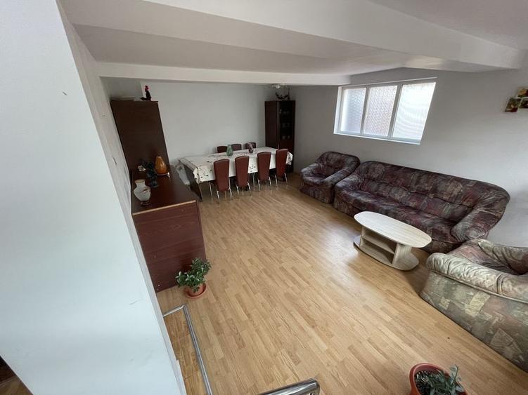 Casă cu 4 camere în Central