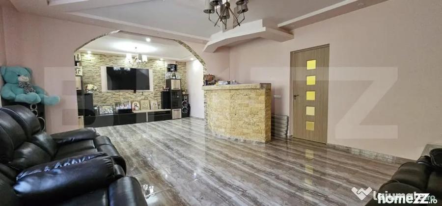 Casă cu 5 camere cu Teren 1300 Mp în Valea