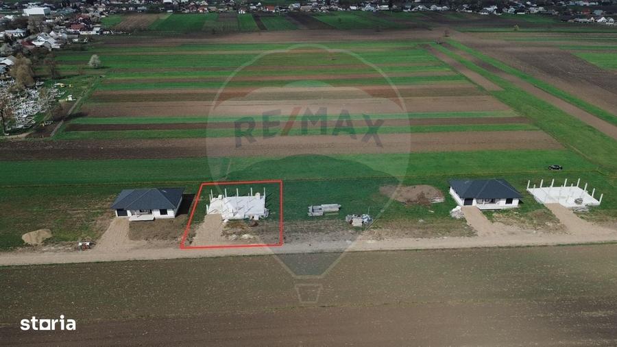 Casă cu 4 camere cu Teren 1000 Mp în Frătăuții Vechi