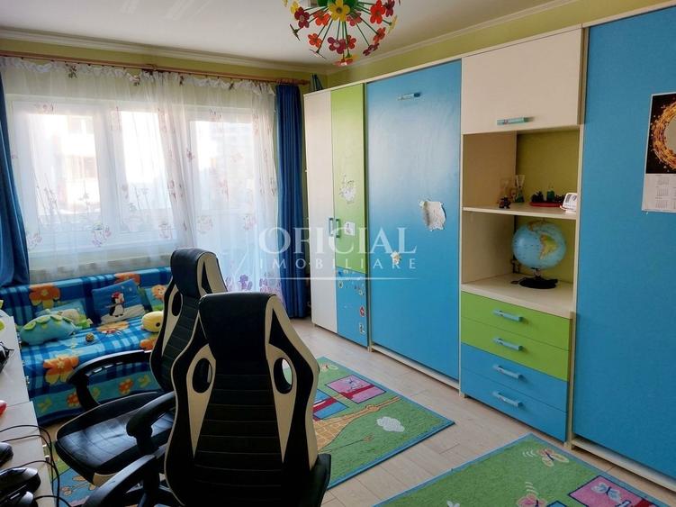 Apartament cu 4 camere decomandat, mobilat în Plopilor