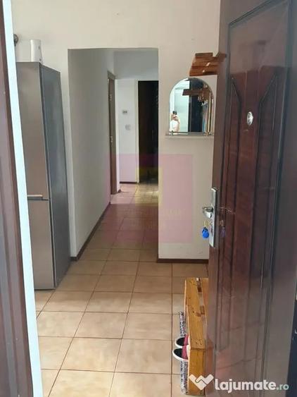 Apartament cu 3 camere decomandat în Crângași