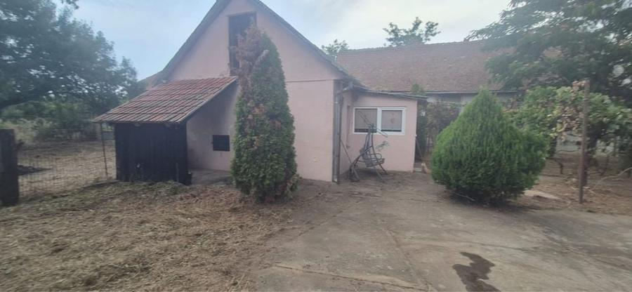 Casă cu 4 camere în Sculia