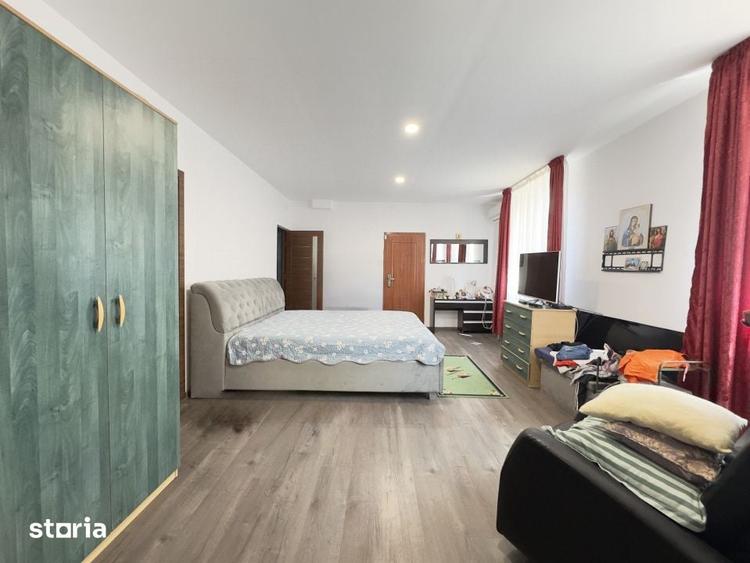 Casă cu 9 camere cu Teren 403 Mp în Republicii
