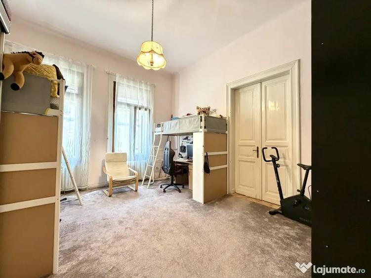 Casă cu 4 camere cu Teren 30 Mp în Central