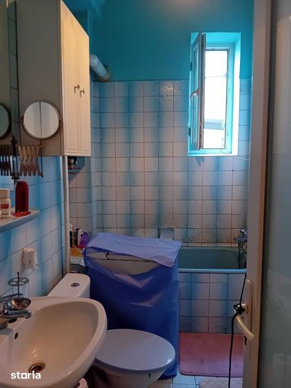 Apartament cu 3 camere decomandat în Obor