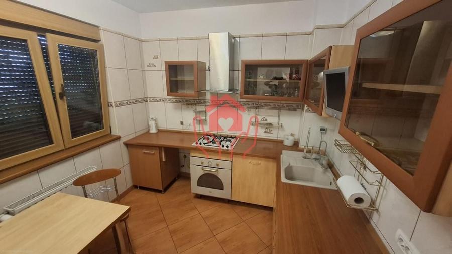 Apartament cu 4 camere semidecomandat, mobilat în Gara de Nord
