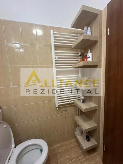 Garsonieră decomandată în Titan