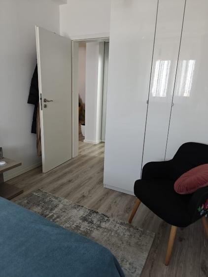 Apartament cu 3 camere decomandat, mobilat în Tomis Nord