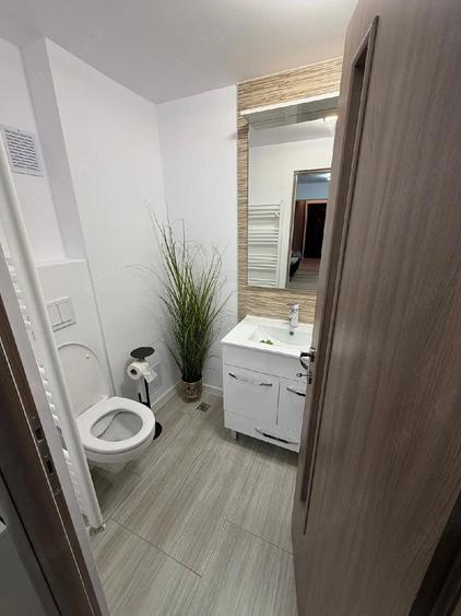 Apartament cu 3 camere decomandat în Petros
