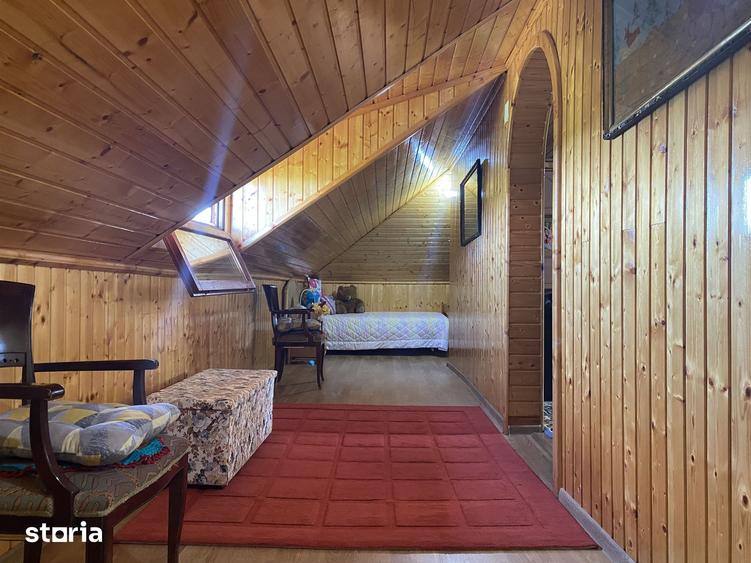 Casă cu 5 camere decomandat cu Teren 596 Mp în Central