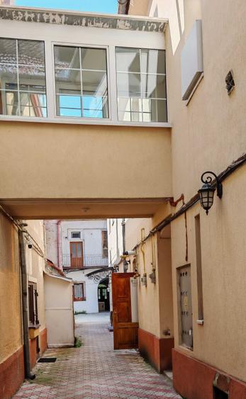Garsonieră decomandată în Central