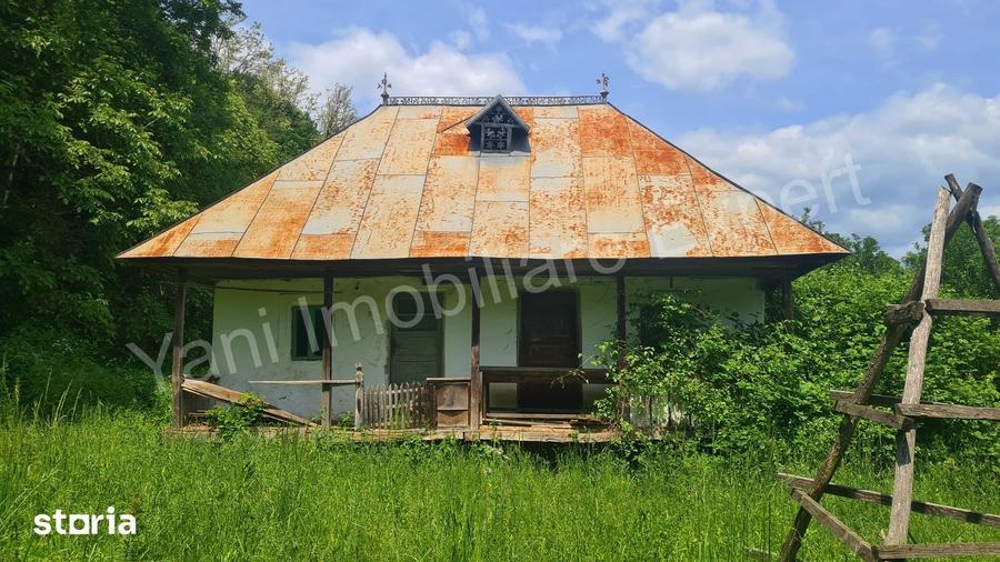 Casă cu 2 camere cu Teren 4105 Mp în Valea Iașului