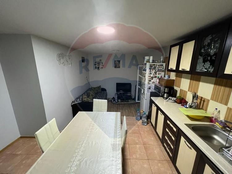 Casă cu 4 camere cu Teren 899 Mp în Grebănu